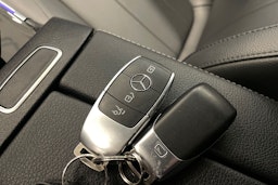 punainen Mercedes-Benz EQA 2022 kuva 36.