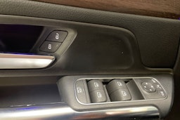 punainen Mercedes-Benz EQA 2022 kuva 37.