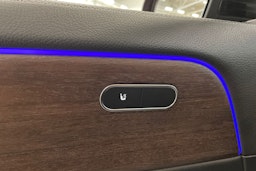 punainen Mercedes-Benz EQA 2022 kuva 38.