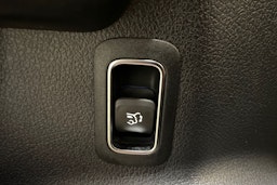 punainen Mercedes-Benz EQA 2022 kuva 39.