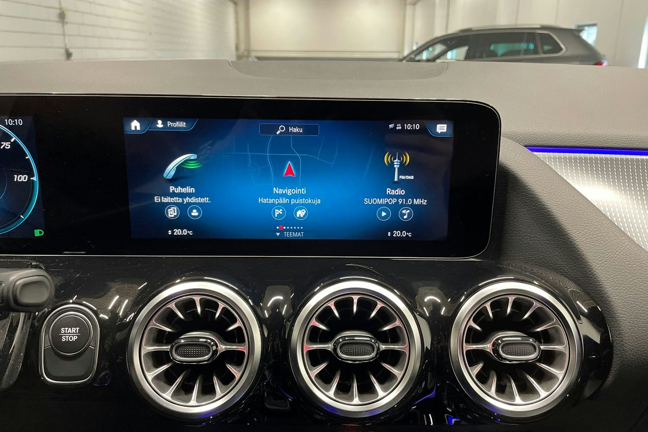 harmaa Mercedes-Benz EQA 2022 kuva 17.