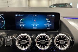 harmaa Mercedes-Benz EQA 2022 kuva 17.