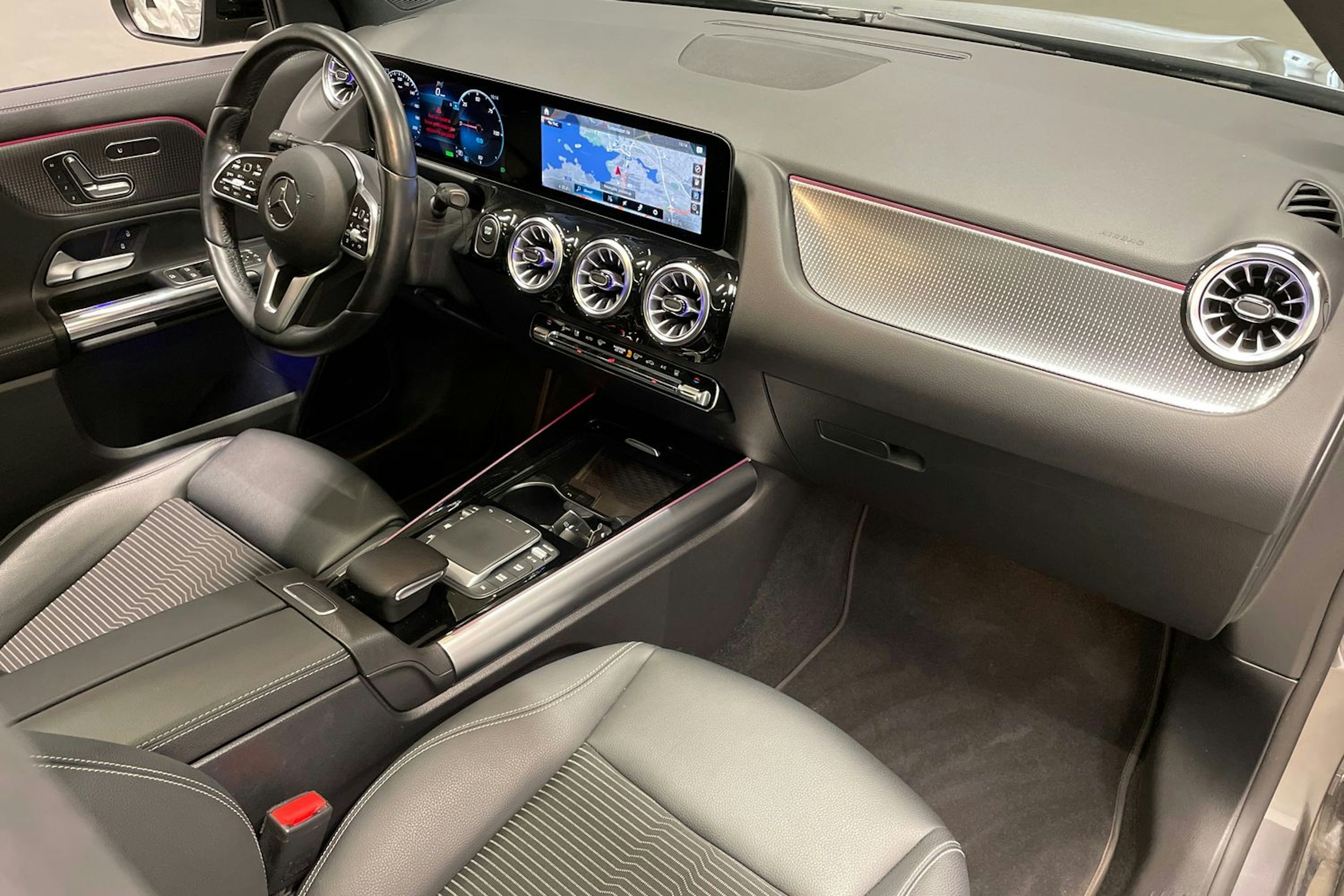 harmaa Mercedes-Benz EQA 2022 kuva 33.