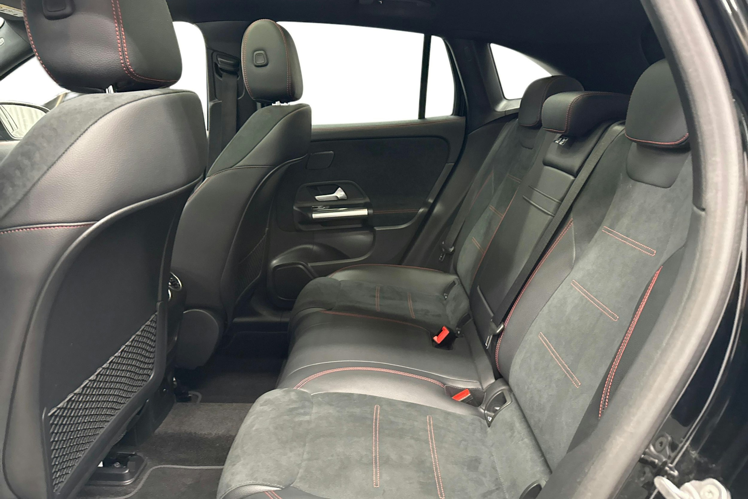 musta Mercedes-Benz EQA 2022 kuva 8.