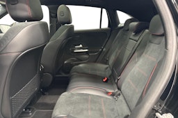 musta Mercedes-Benz EQA 2022 kuva 8.