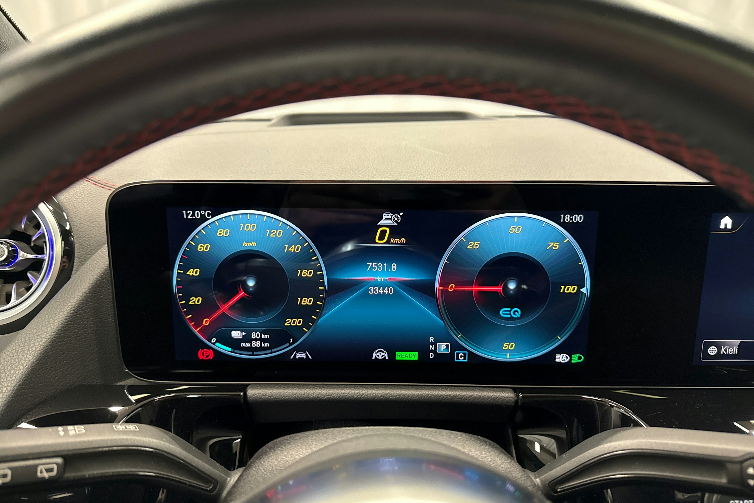 musta Mercedes-Benz EQA 2022 kuva 13.