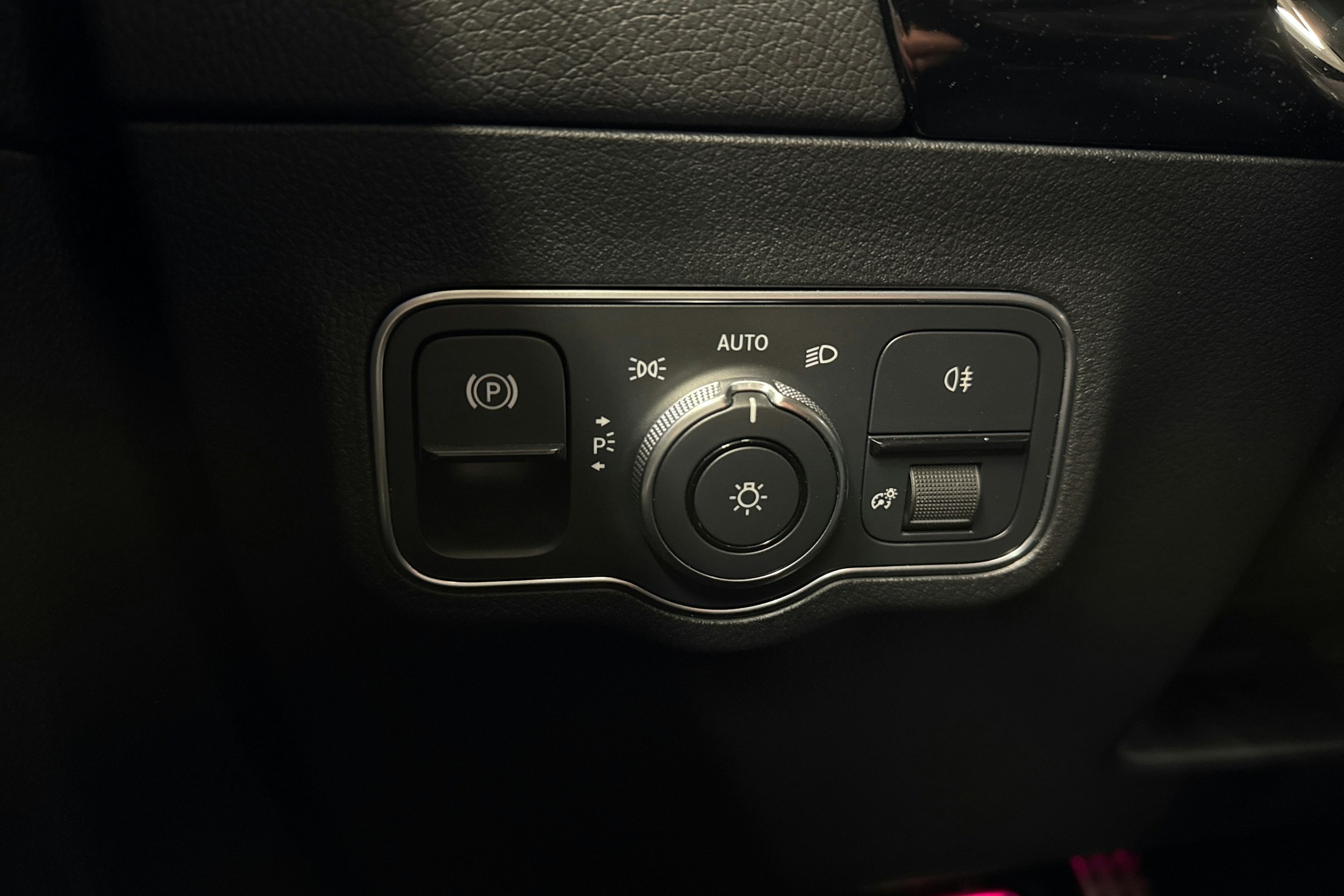 musta Mercedes-Benz EQA 2022 kuva 16.