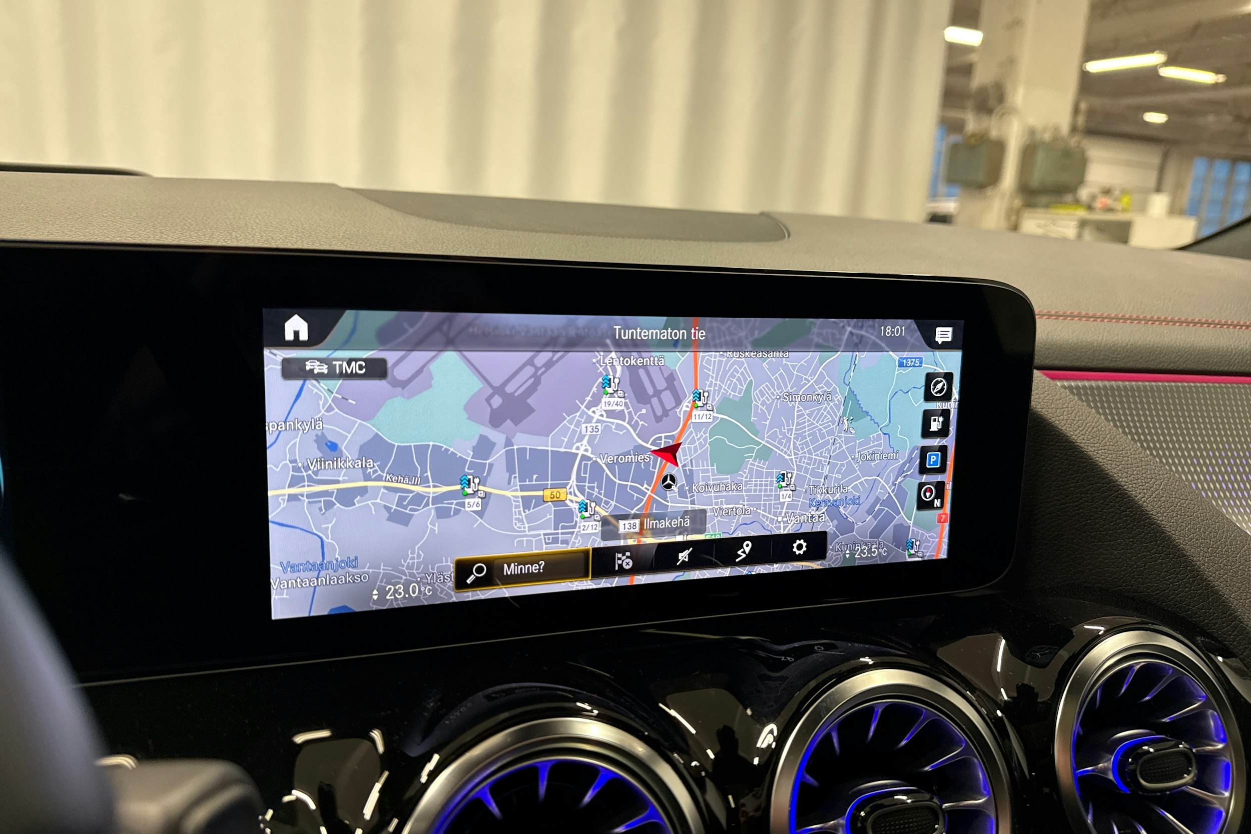 musta Mercedes-Benz EQA 2022 kuva 18.