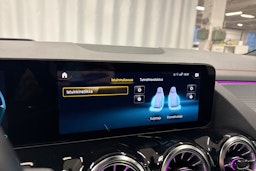 musta Mercedes-Benz EQA 2022 kuva 19.