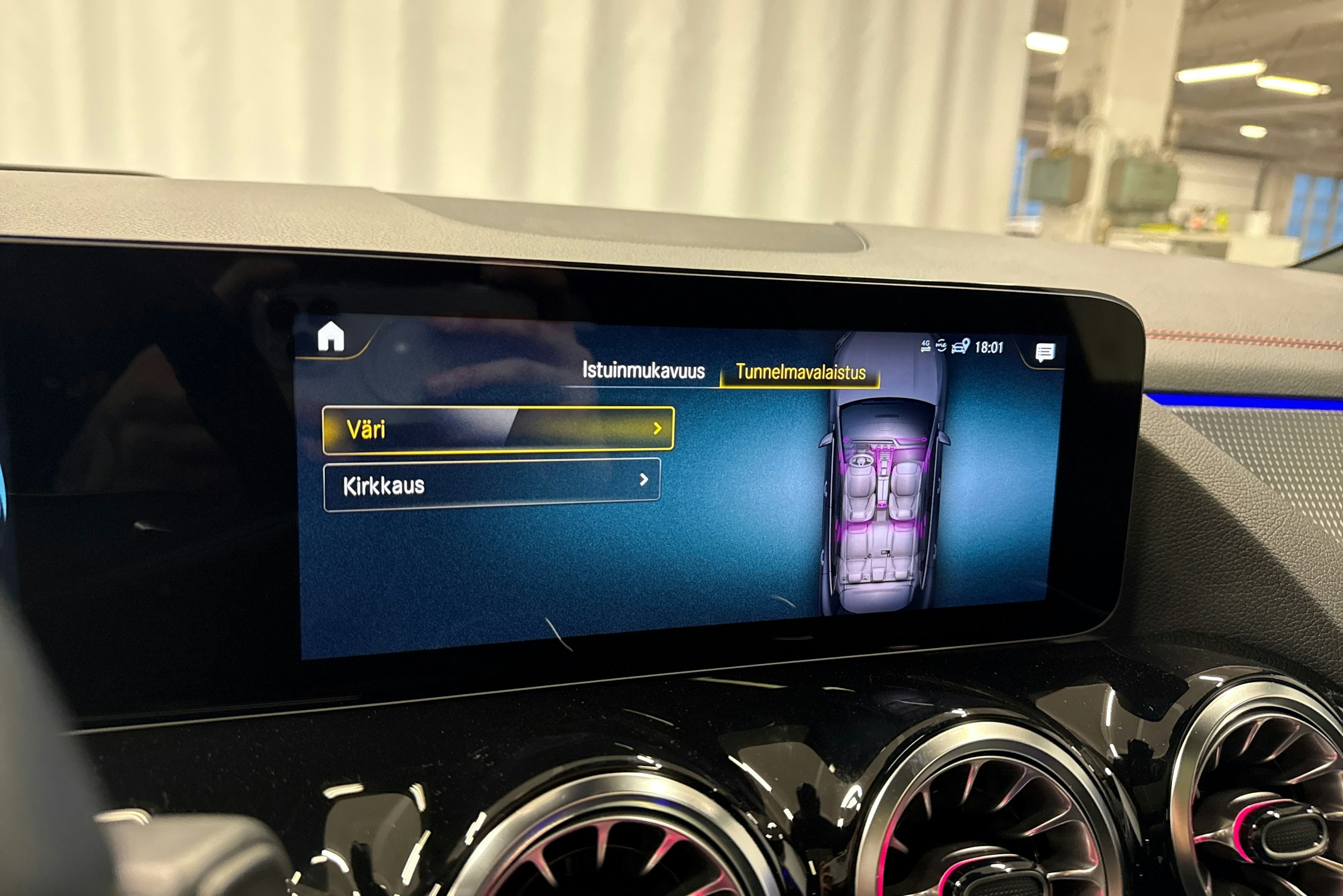 musta Mercedes-Benz EQA 2022 kuva 20.