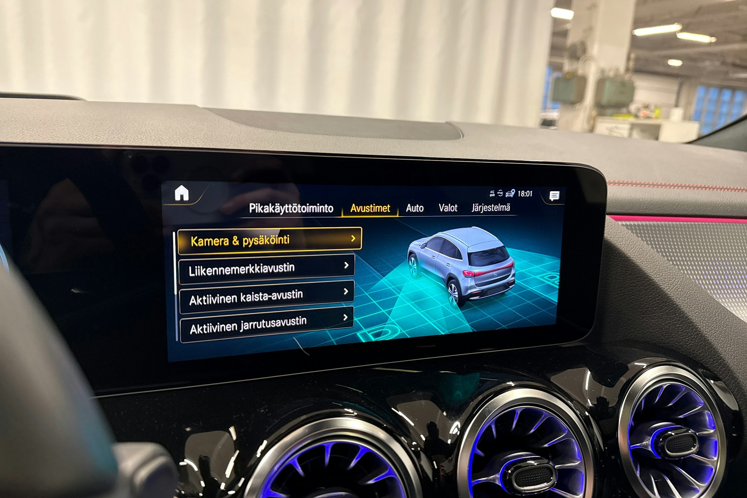 musta Mercedes-Benz EQA 2022 kuva 22.