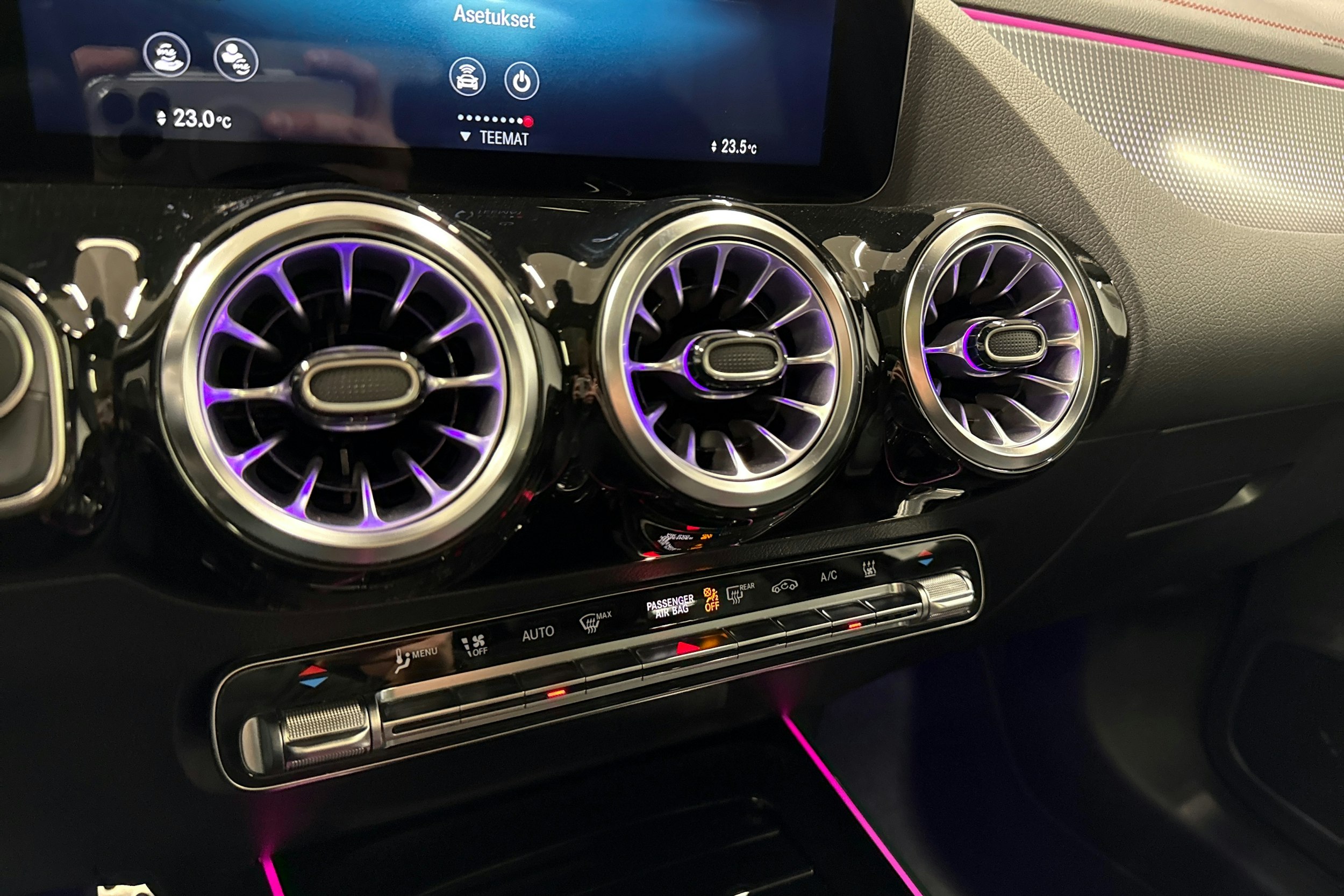 musta Mercedes-Benz EQA 2022 kuva 24.