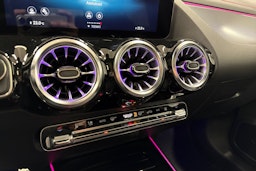 musta Mercedes-Benz EQA 2022 kuva 24.