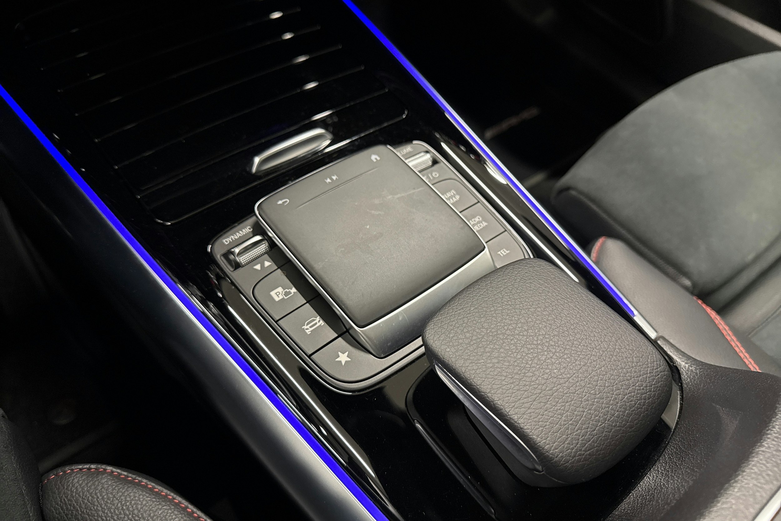 musta Mercedes-Benz EQA 2022 kuva 25.