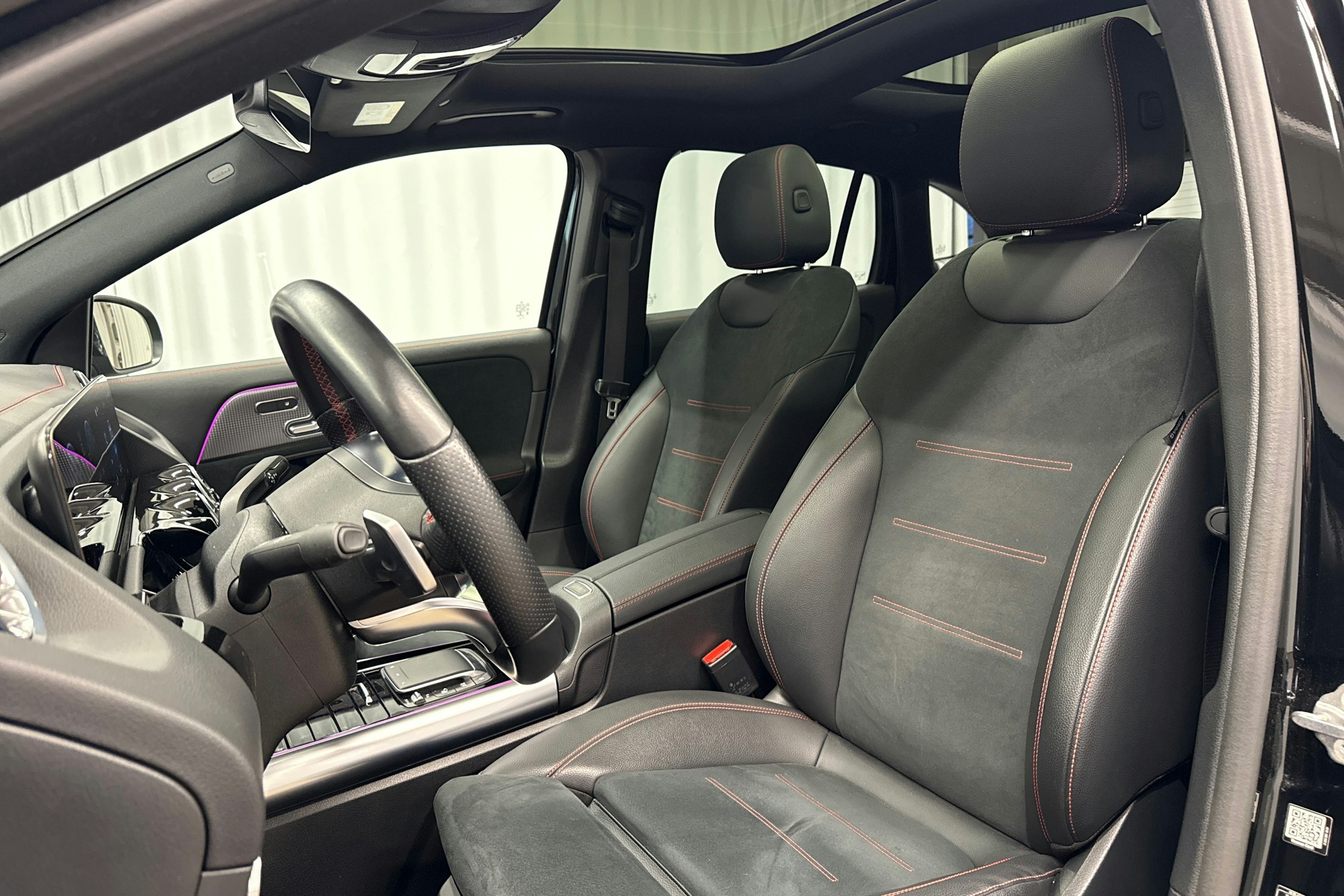 musta Mercedes-Benz EQA 2022 kuva 27.