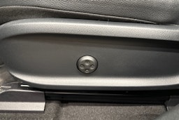 musta Mercedes-Benz EQA 2022 kuva 28.