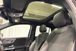 musta Mercedes-Benz EQA 2022 kuva 30.