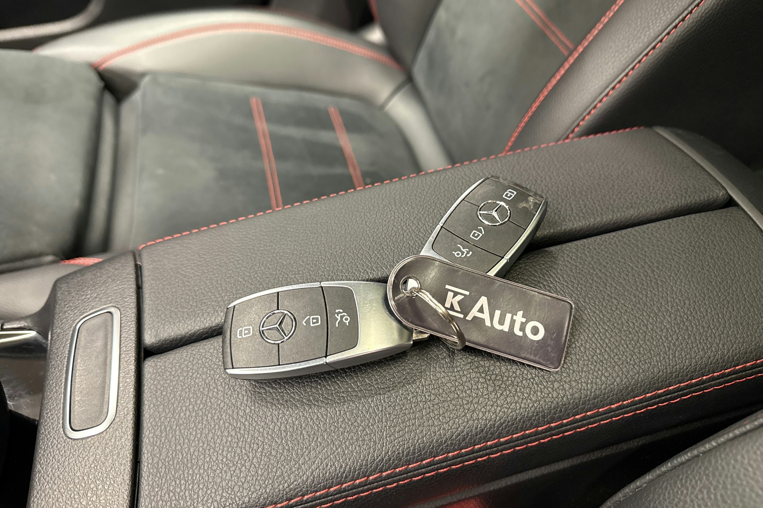 musta Mercedes-Benz EQA 2022 kuva 34.