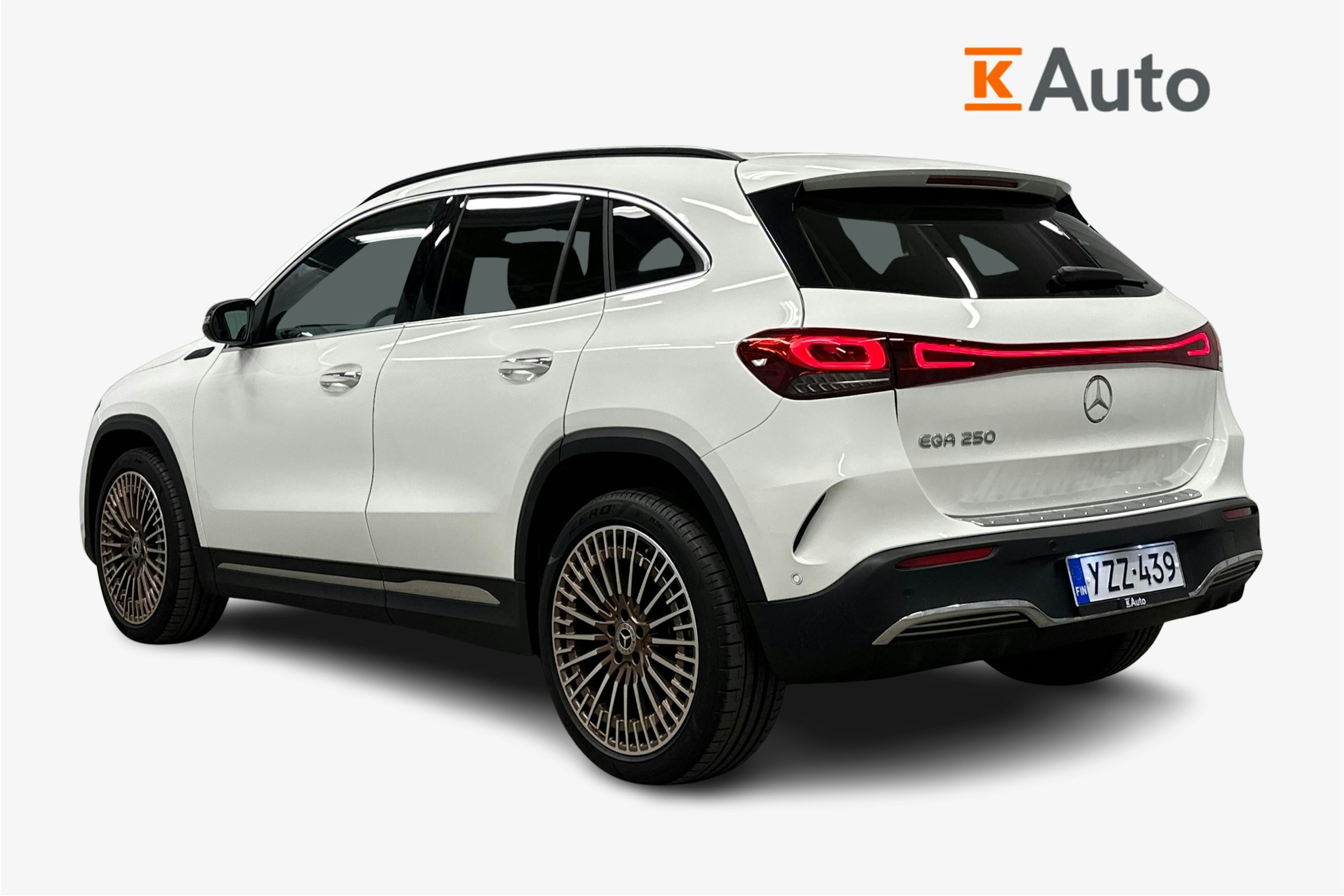 valkoinen Mercedes-Benz EQA 2022 kuva 2.