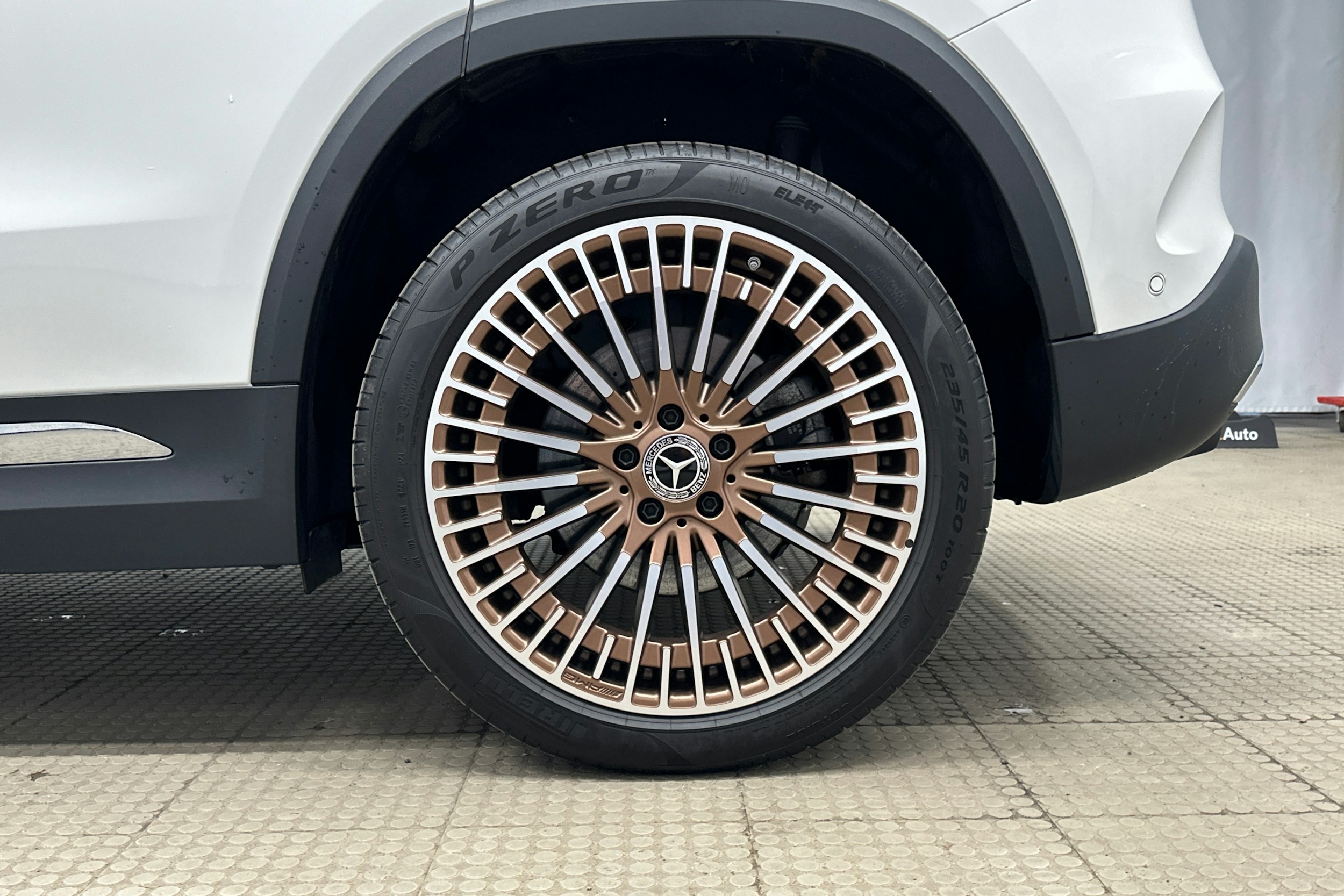 valkoinen Mercedes-Benz EQA 2022 kuva 13.