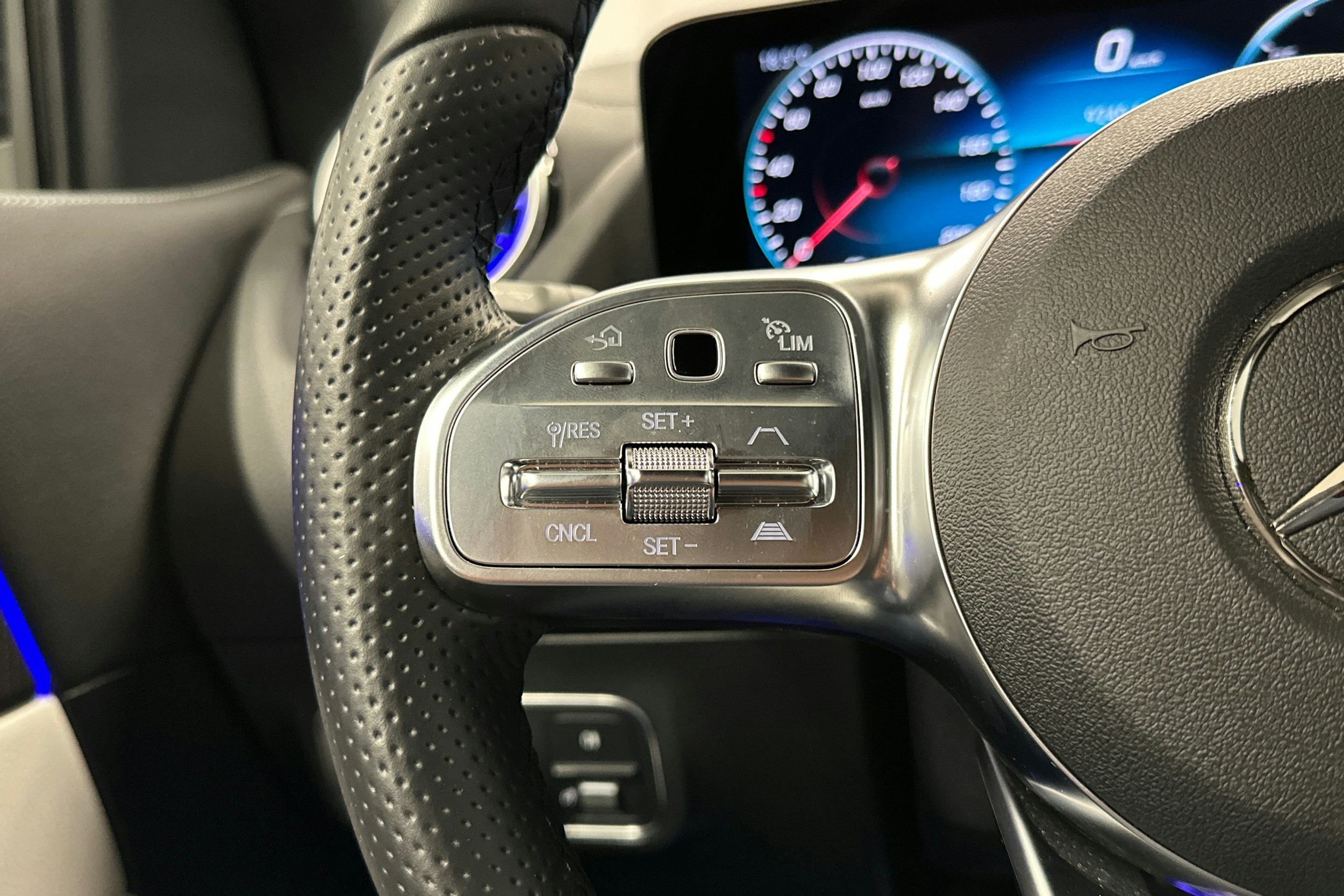 valkoinen Mercedes-Benz EQA 2022 kuva 14.