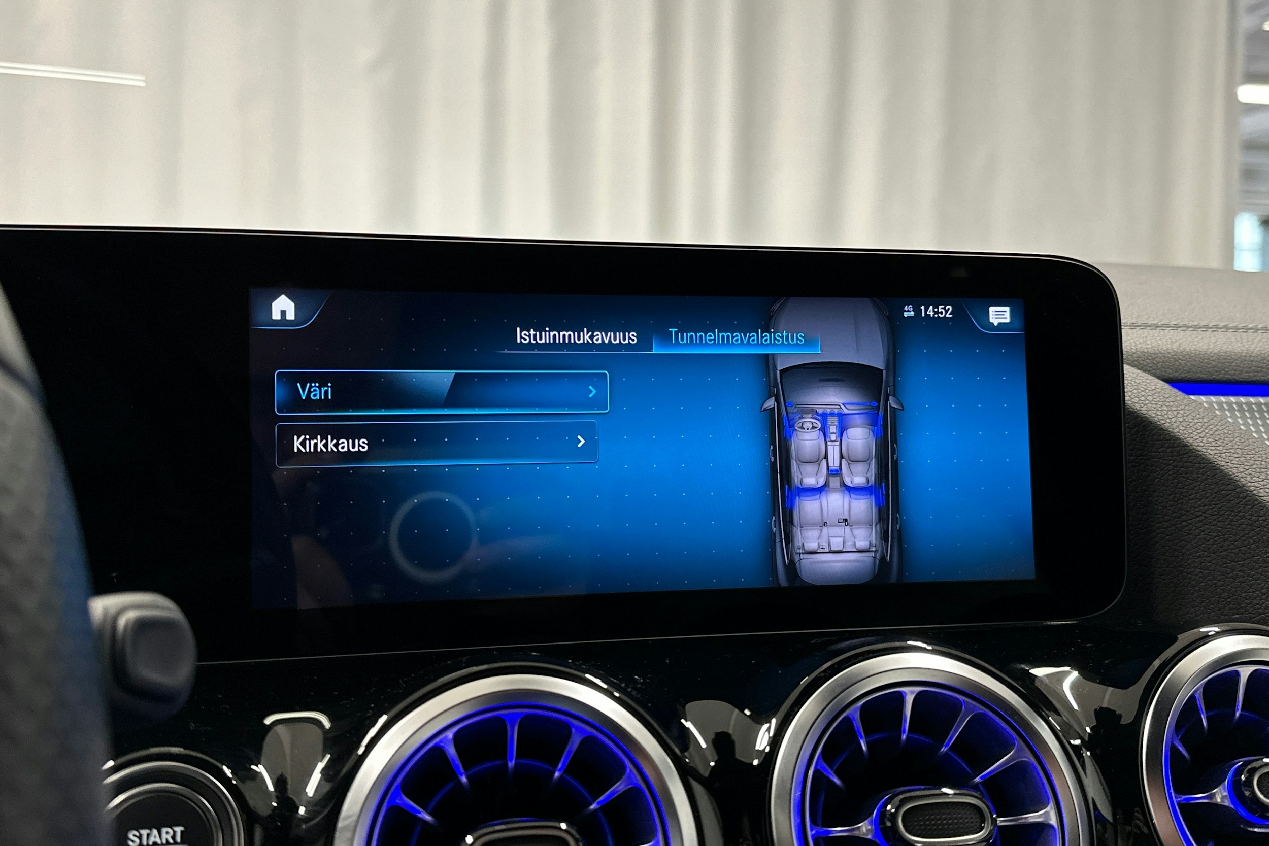 valkoinen Mercedes-Benz EQA 2022 kuva 20.