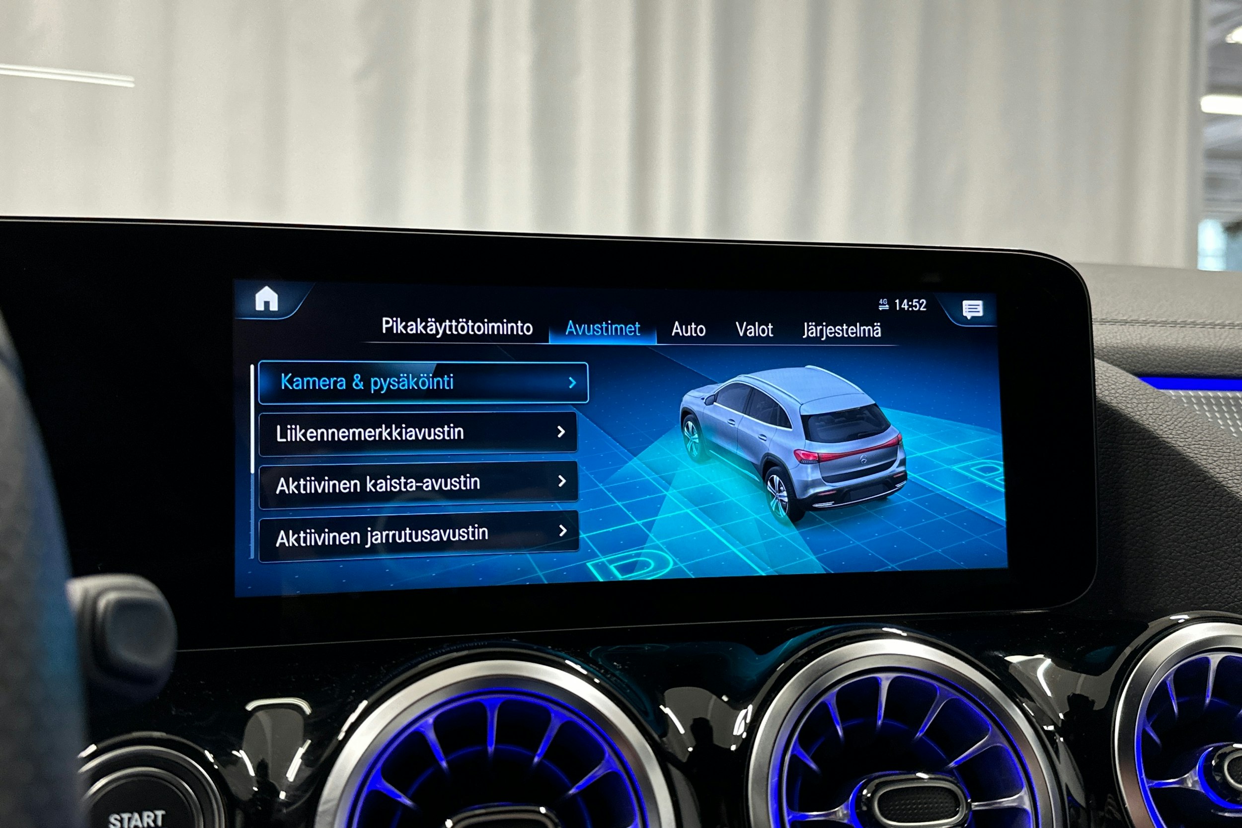 valkoinen Mercedes-Benz EQA 2022 kuva 21.
