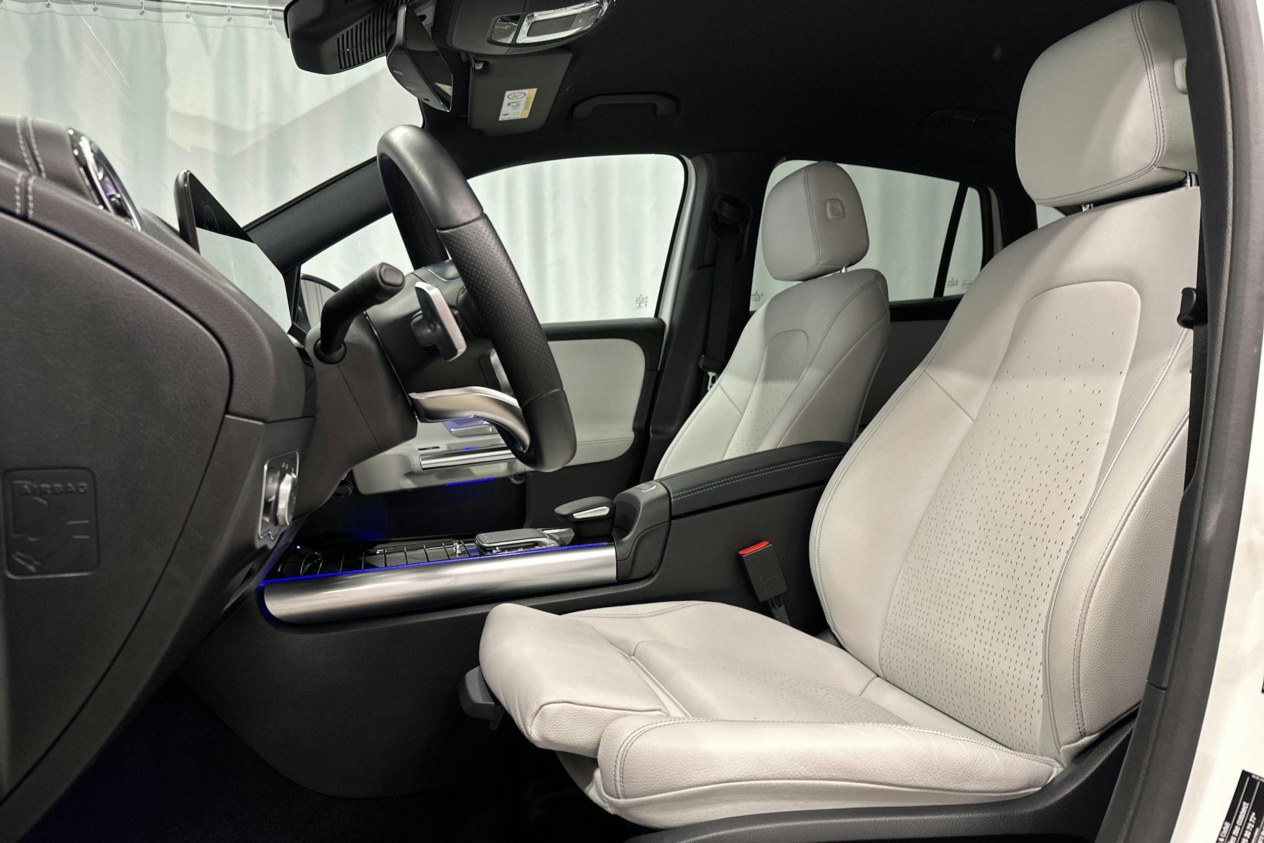 valkoinen Mercedes-Benz EQA 2022 kuva 27.