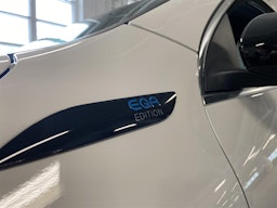 valkoinen Mercedes-Benz EQA 2022 kuva 32.