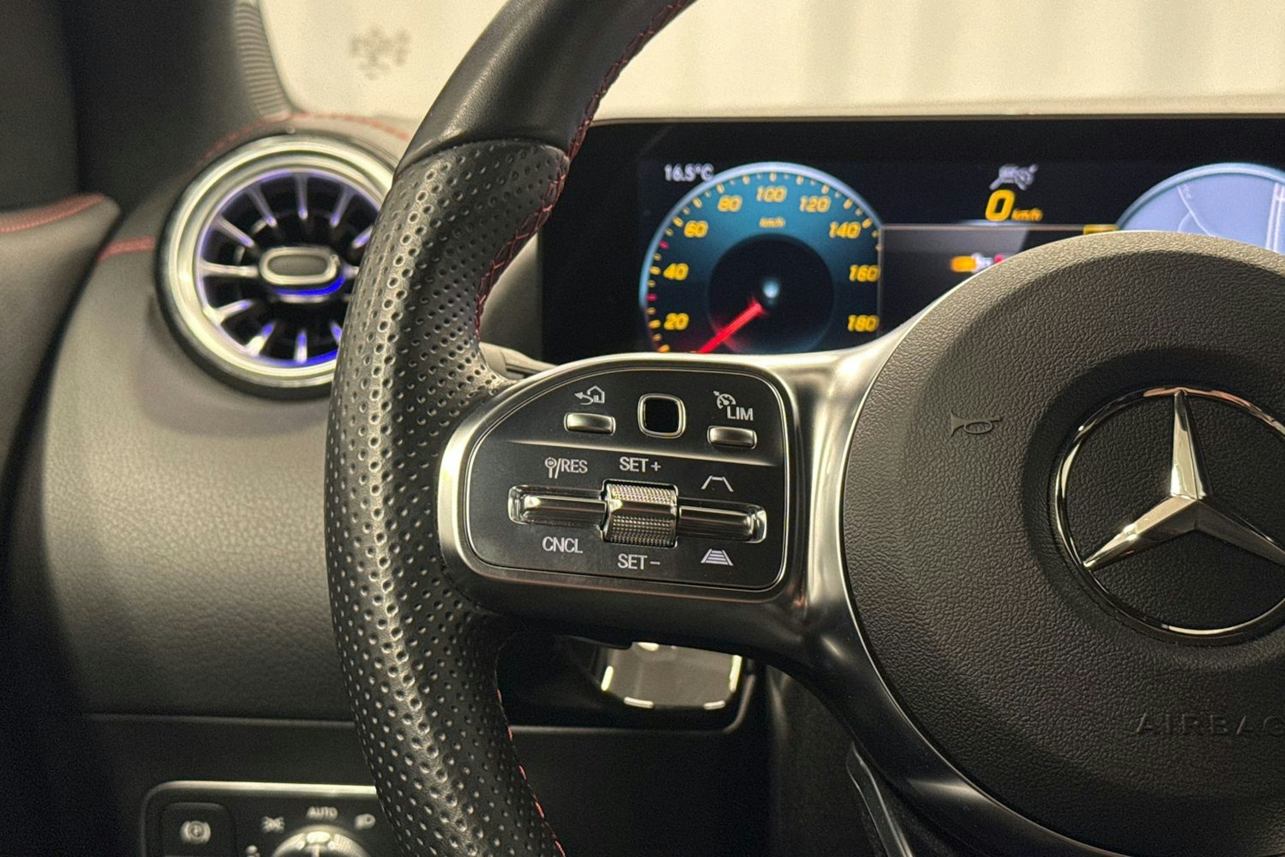 harmaa Mercedes-Benz EQA 2022 kuva 15.