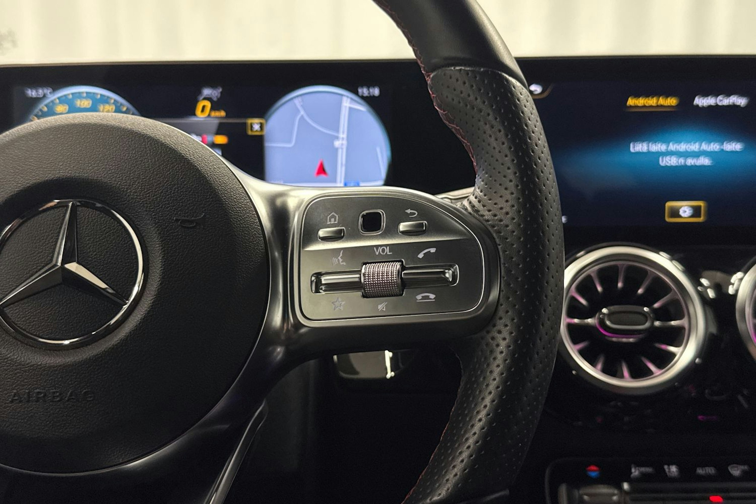 harmaa Mercedes-Benz EQA 2022 kuva 16.