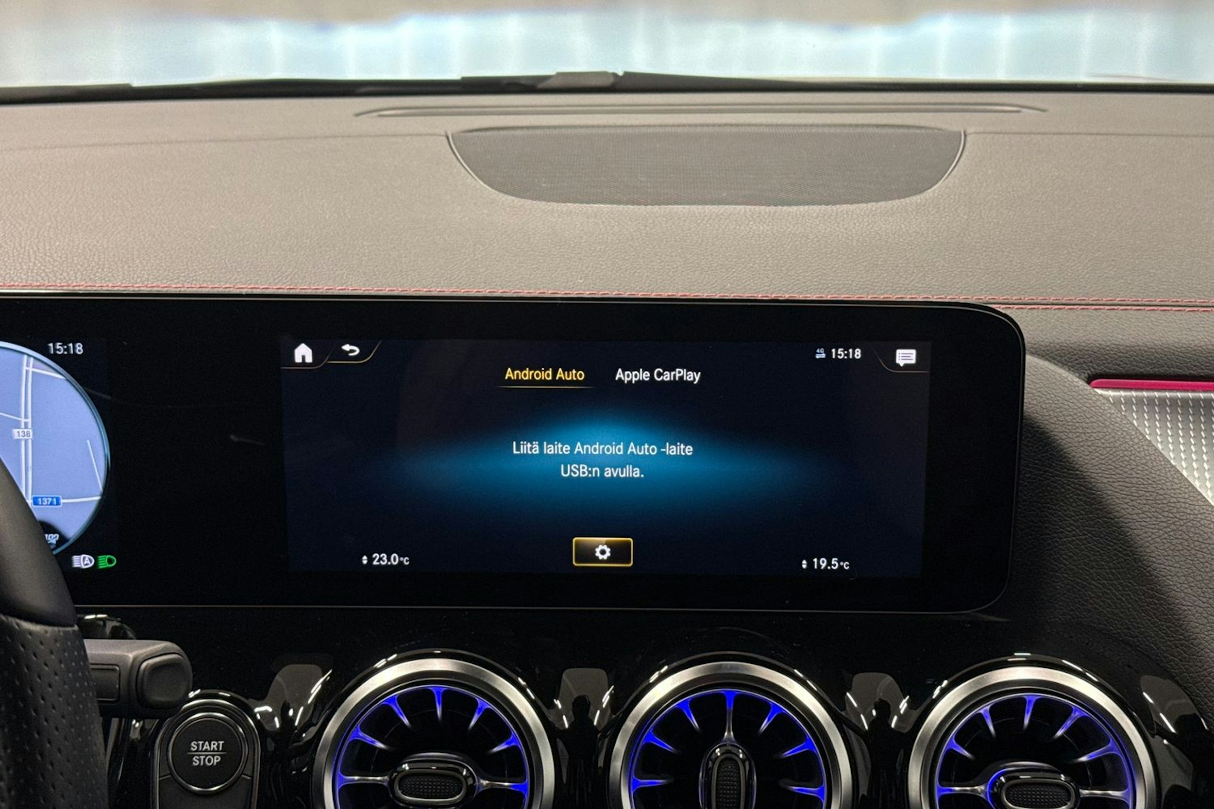 harmaa Mercedes-Benz EQA 2022 kuva 18.