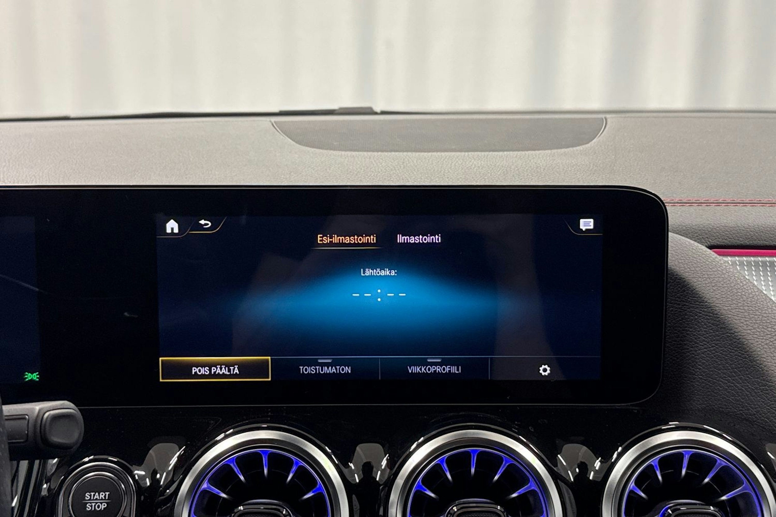 harmaa Mercedes-Benz EQA 2022 kuva 26.