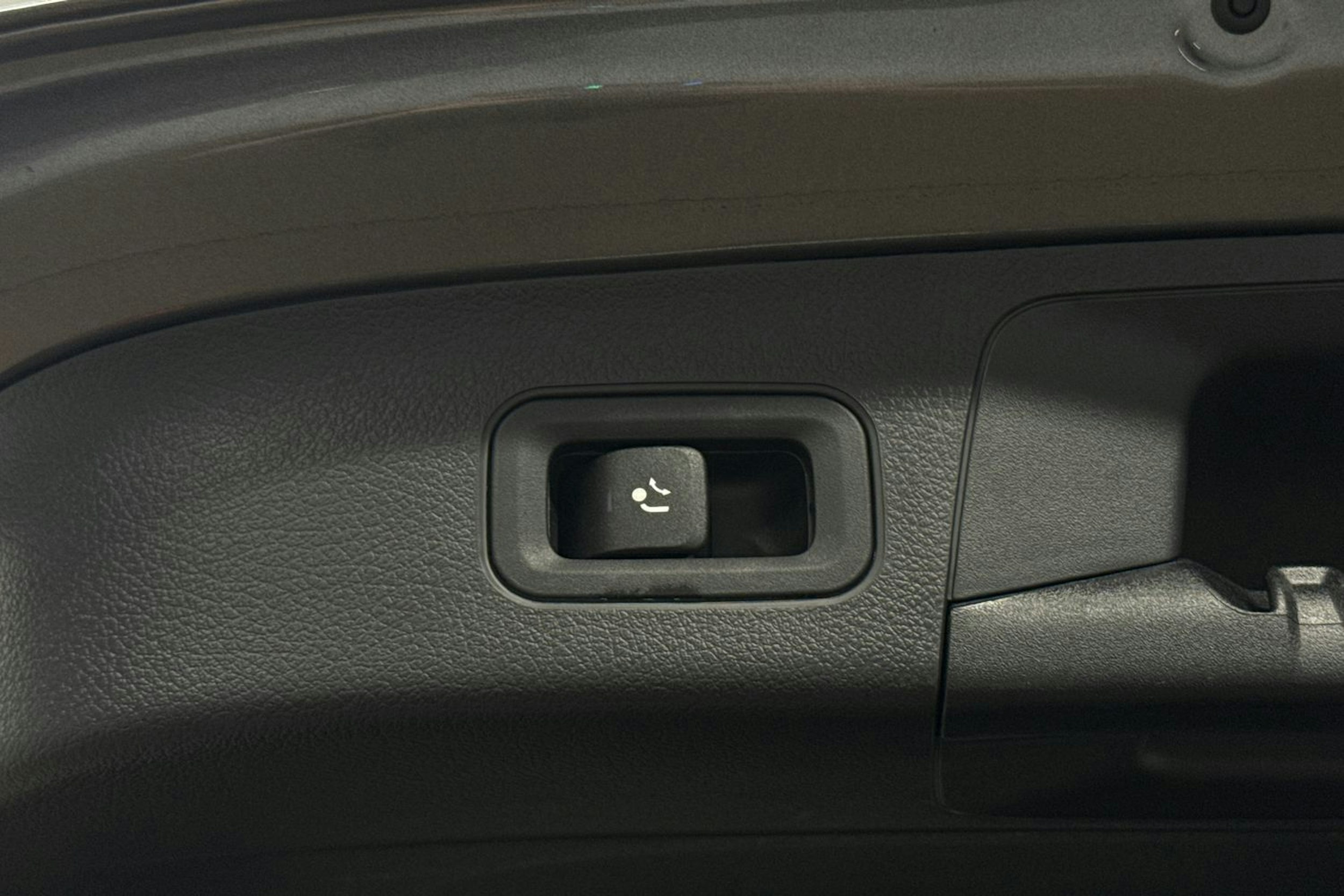harmaa Mercedes-Benz EQA 2022 kuva 32.