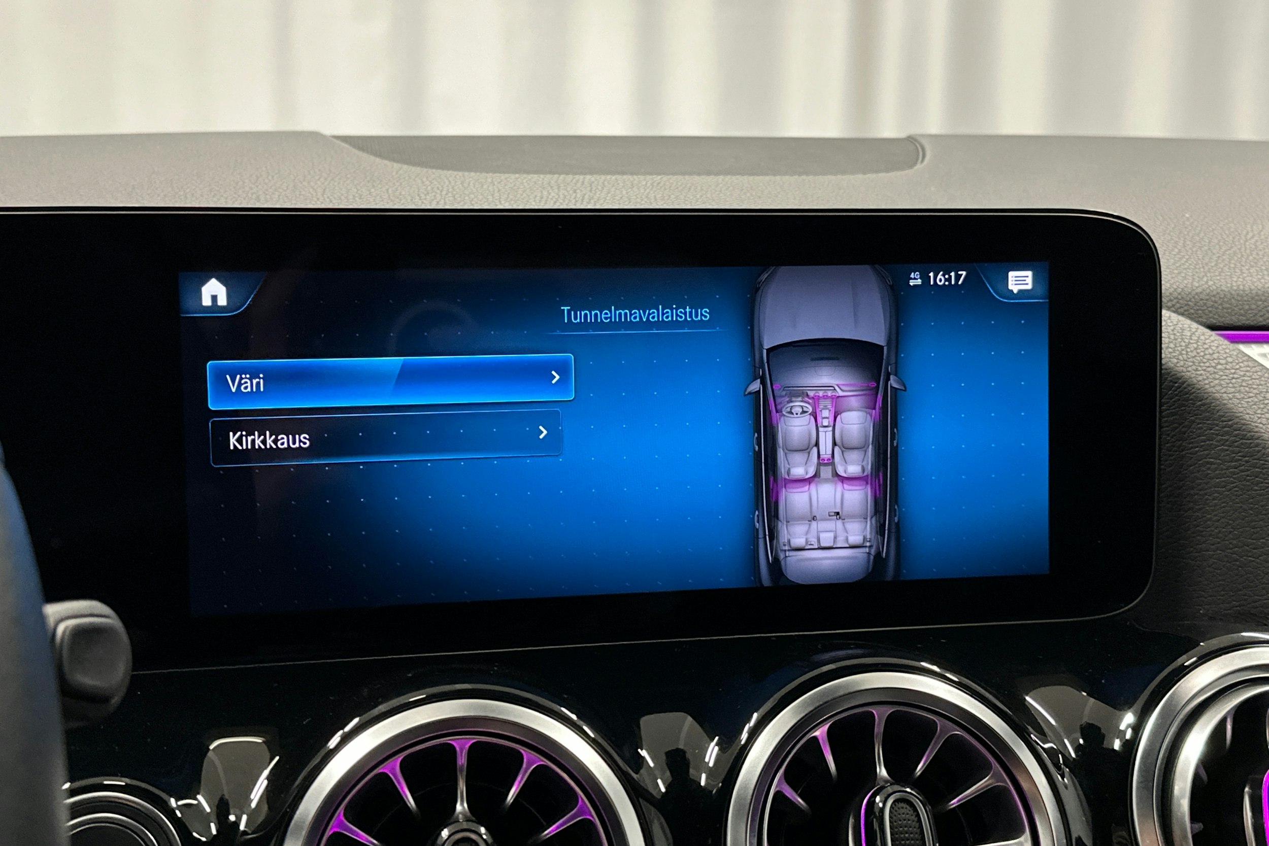 harmaa Mercedes-Benz EQA 2023 kuva 23.