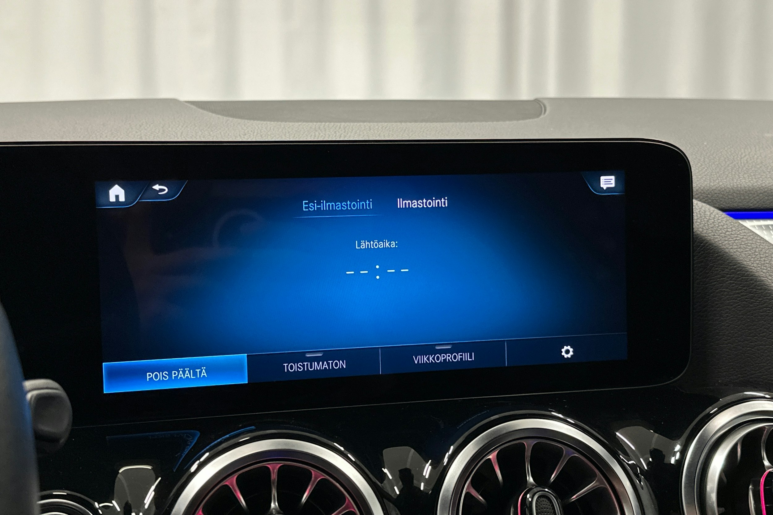 harmaa Mercedes-Benz EQA 2023 kuva 25.