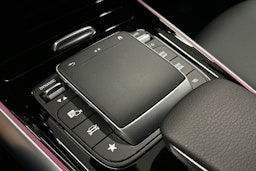 harmaa Mercedes-Benz EQA 2023 kuva 30.
