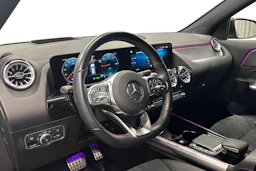 musta Mercedes-Benz EQA 2023 kuva 8.