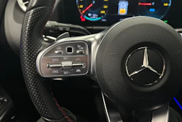 musta Mercedes-Benz EQA 2023 kuva 15.