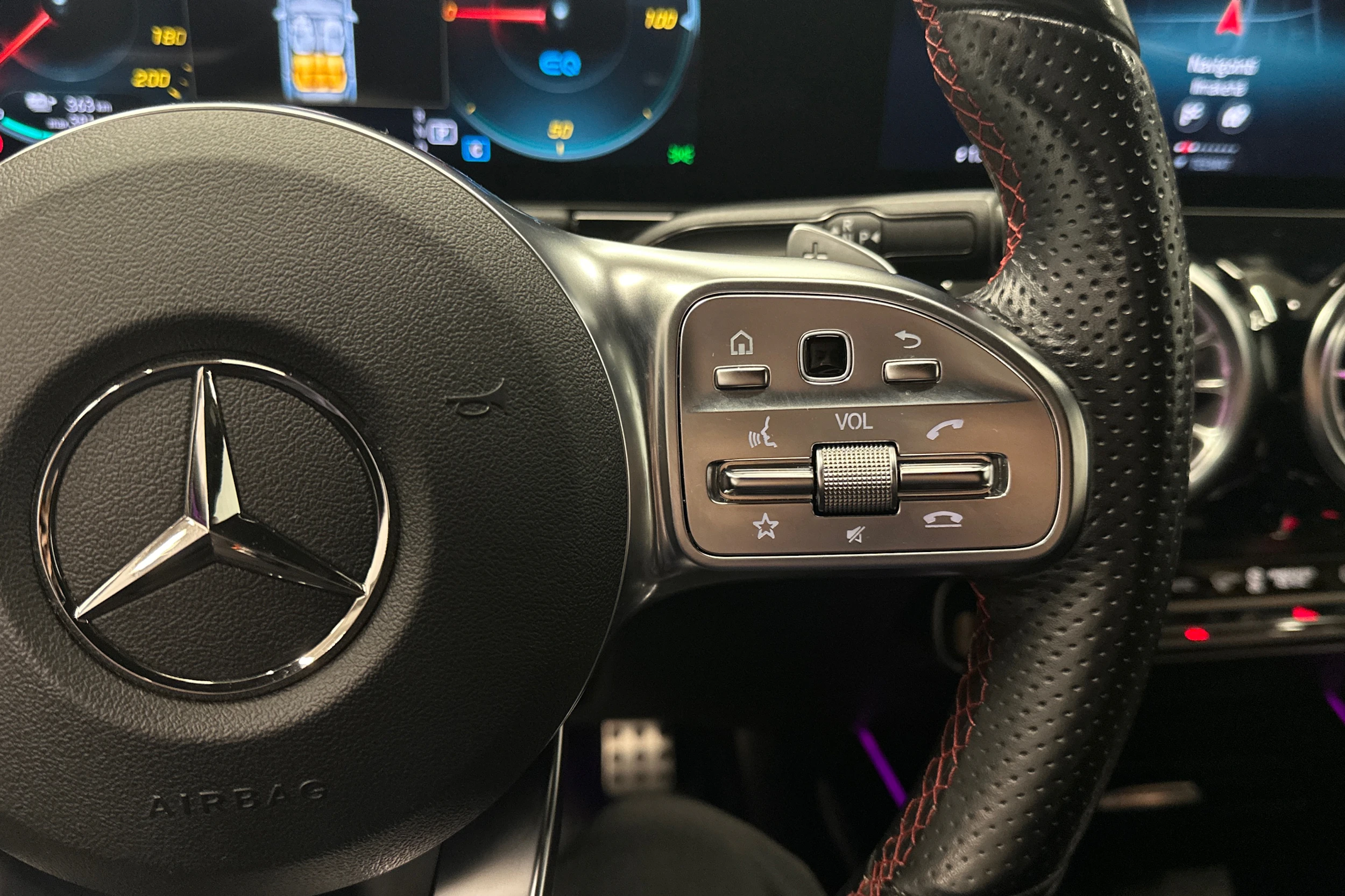 musta Mercedes-Benz EQA 2023 kuva 16.