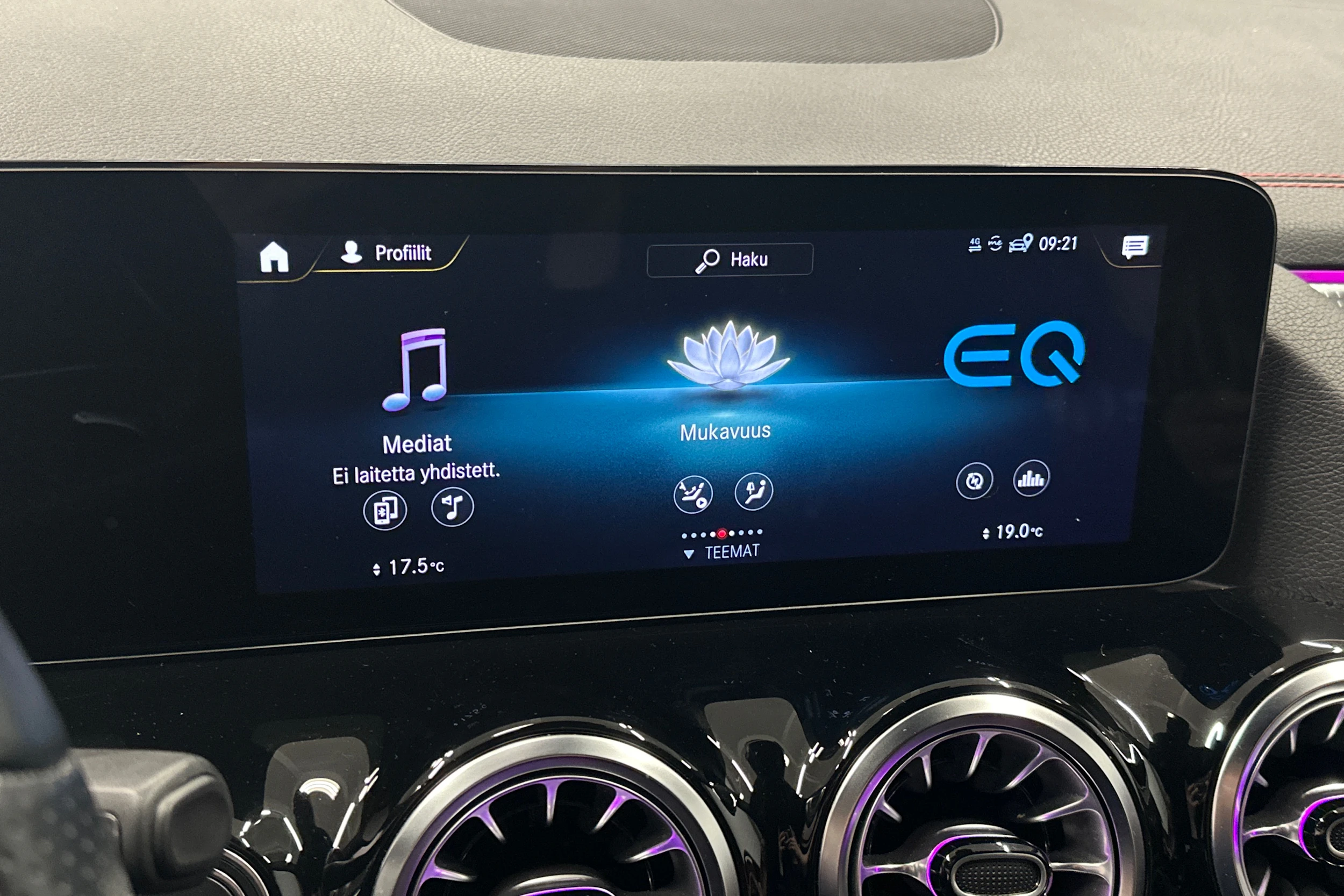 musta Mercedes-Benz EQA 2023 kuva 21.