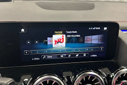 musta Mercedes-Benz EQA 2023 kuva 25.