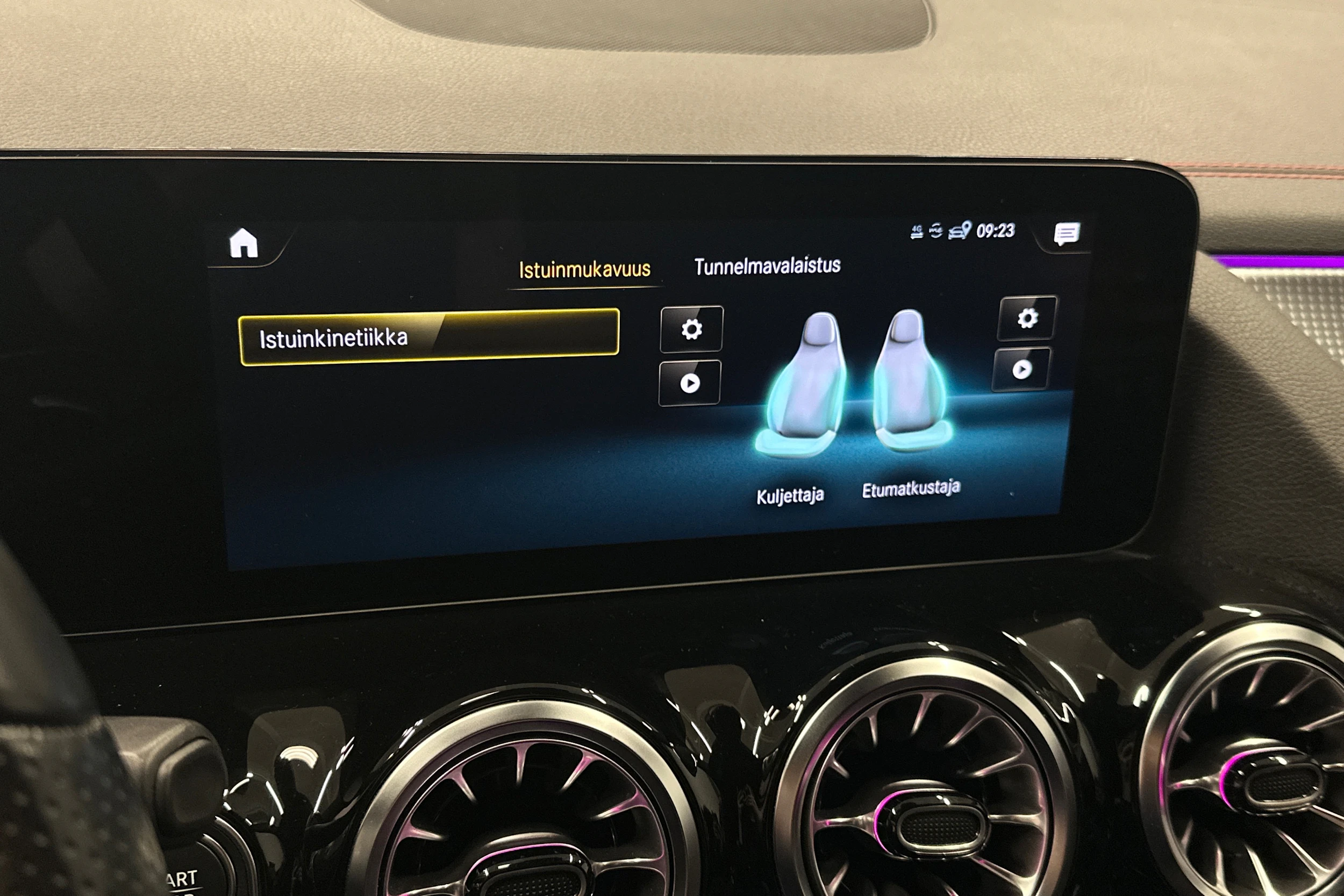 musta Mercedes-Benz EQA 2023 kuva 27.