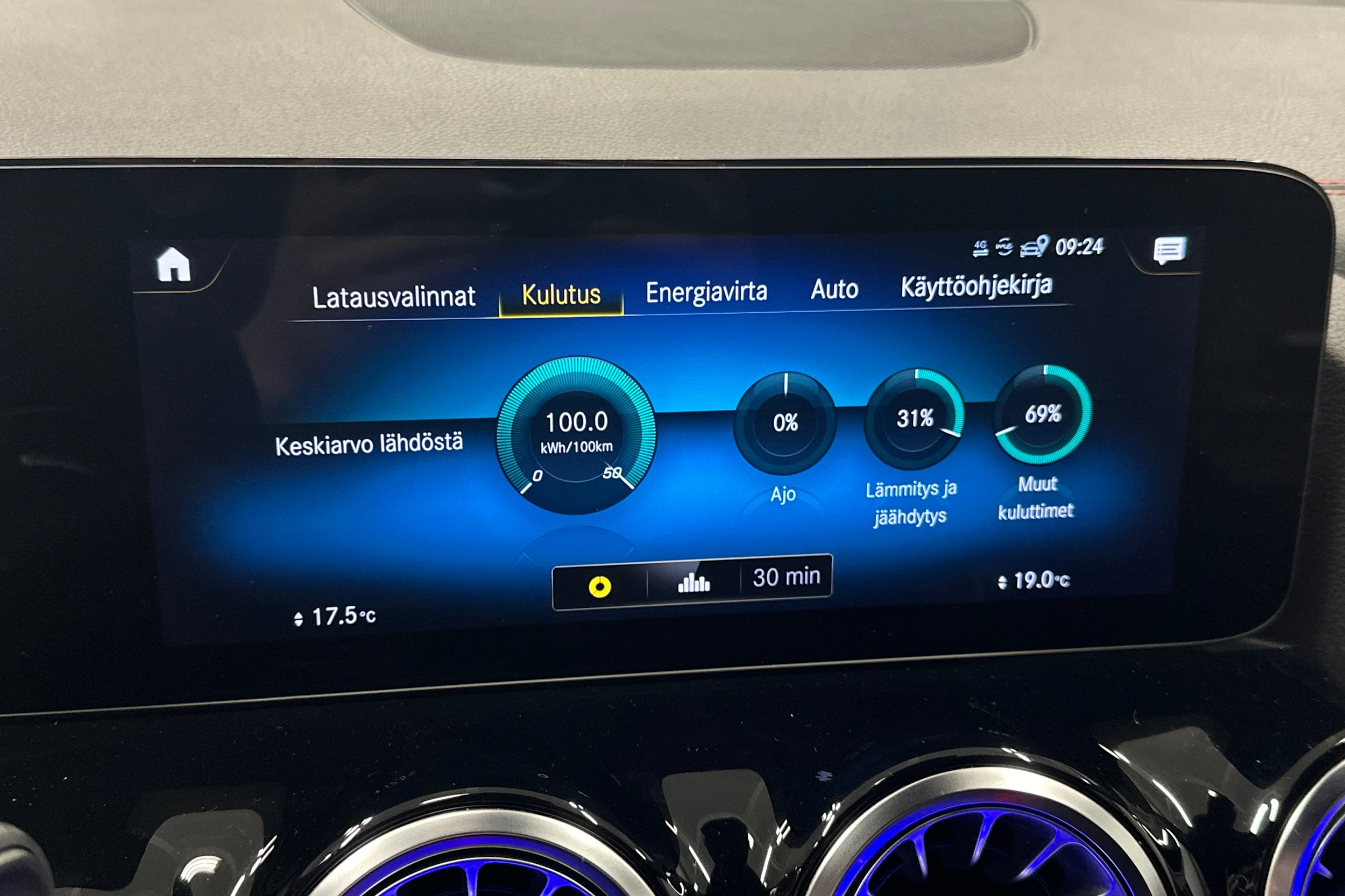 musta Mercedes-Benz EQA 2023 kuva 30.