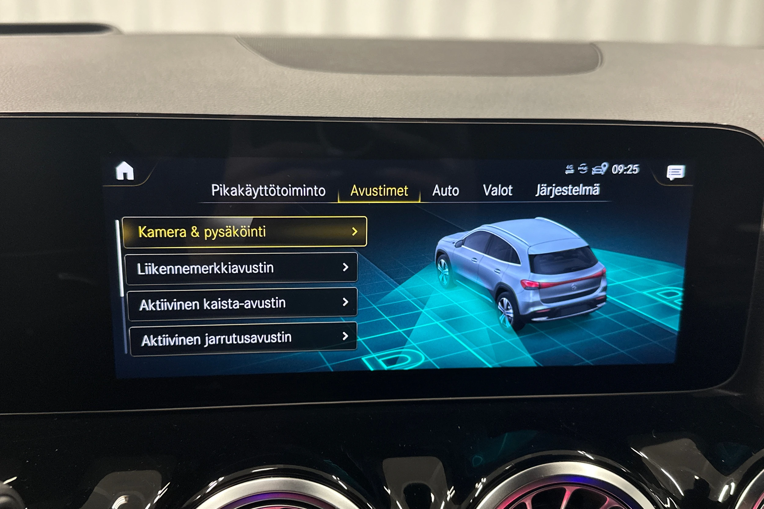 musta Mercedes-Benz EQA 2023 kuva 31.