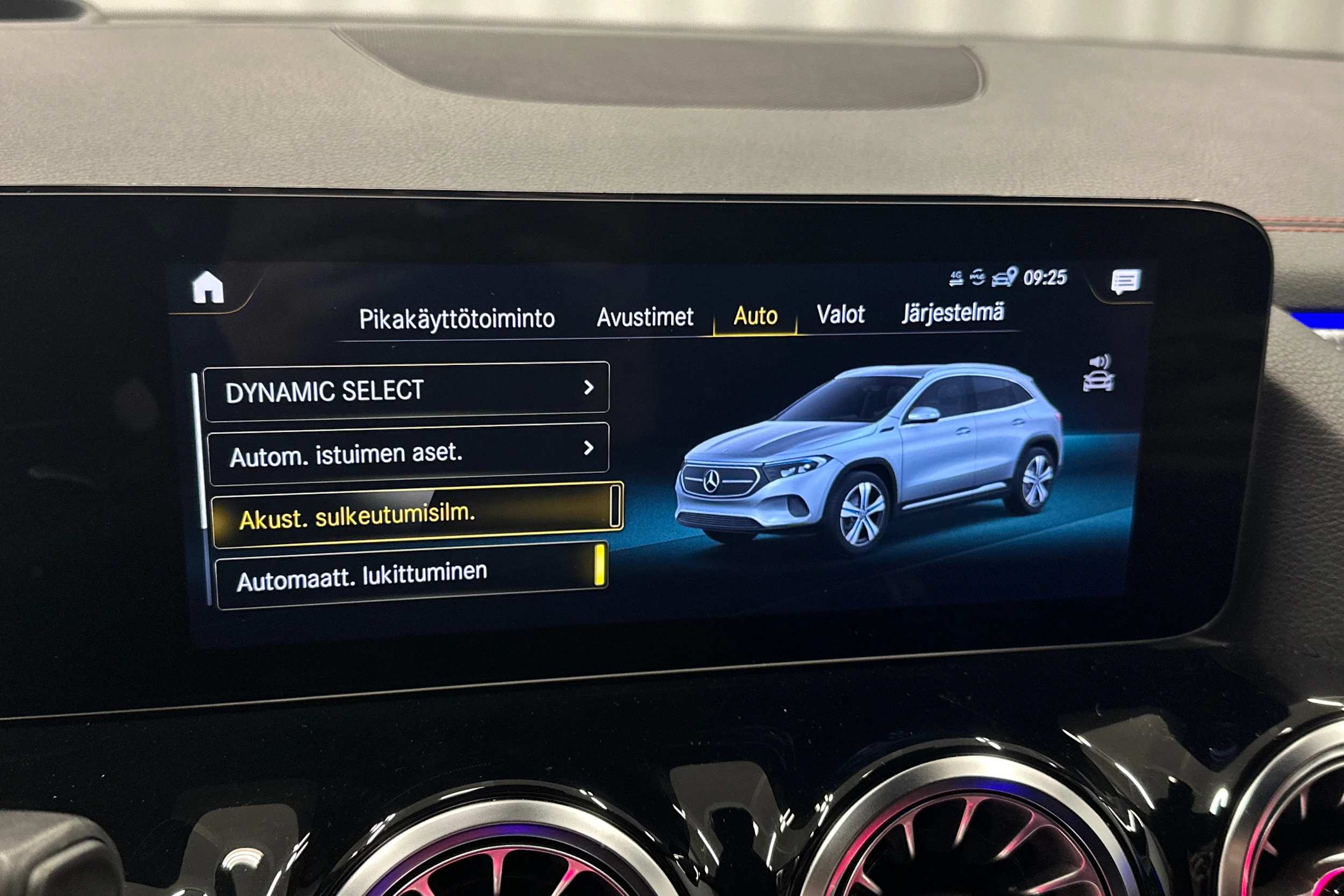 musta Mercedes-Benz EQA 2023 kuva 33.