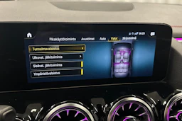 musta Mercedes-Benz EQA 2023 kuva 34.