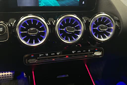 musta Mercedes-Benz EQA 2023 kuva 38.