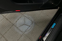 musta Mercedes-Benz EQA 2023 kuva 40.