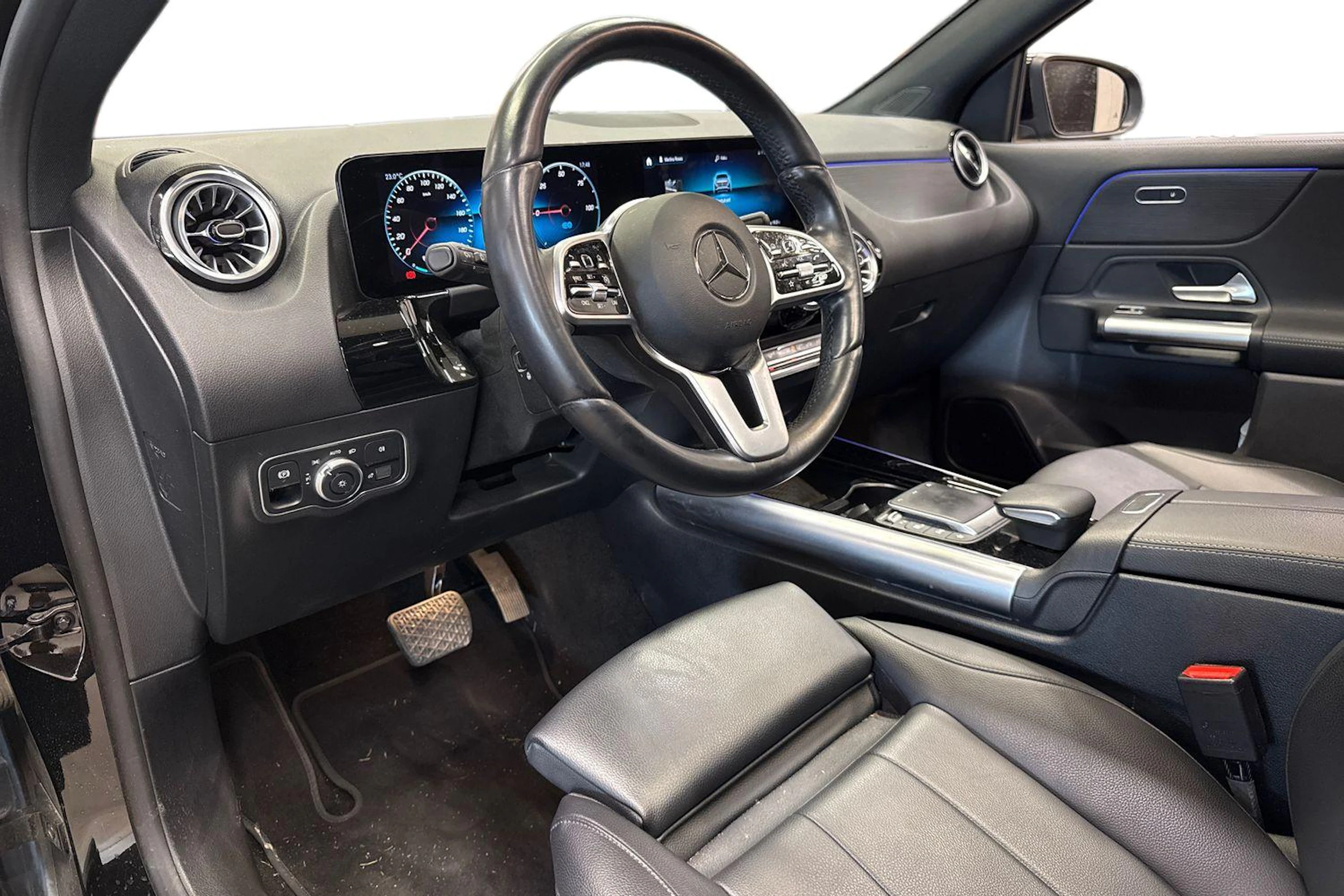 musta Mercedes-Benz EQA 2023 kuva 3.